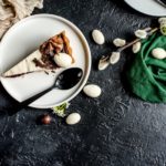Wielkanocna tradycja z twistem: Sernik podwójnie chałwowy, Tarta z sezamową nutą oraz Mazurek chałwowy